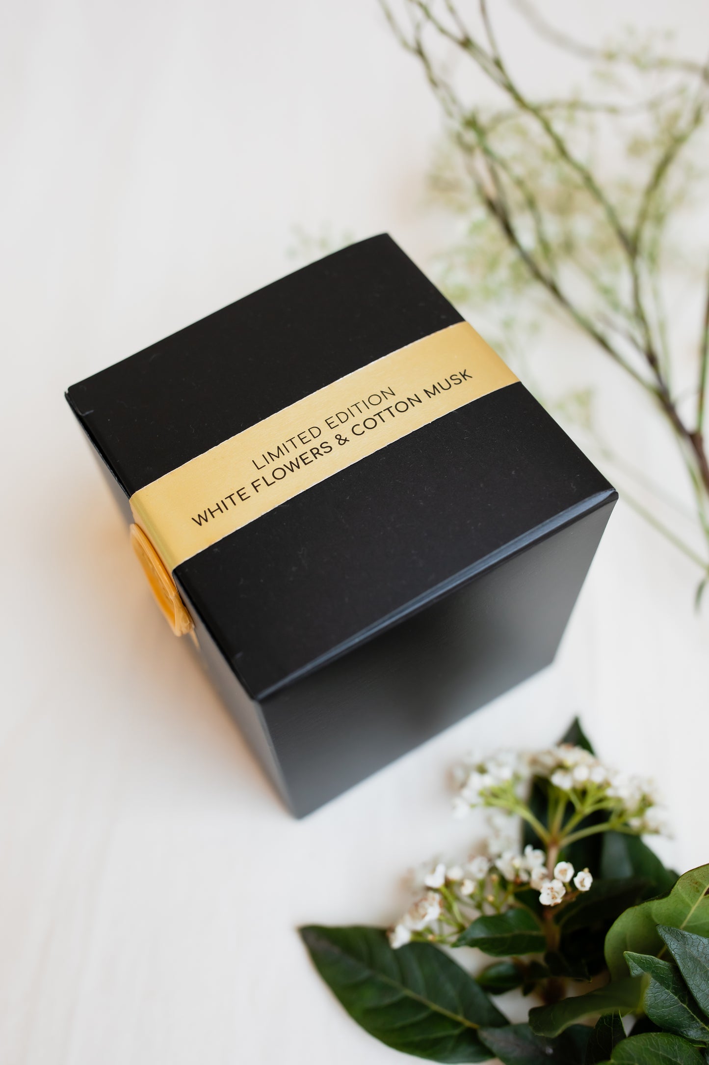 The Humble Bee Limited Edition White flowers & cotton musk